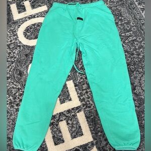 Essential medium sweatpants